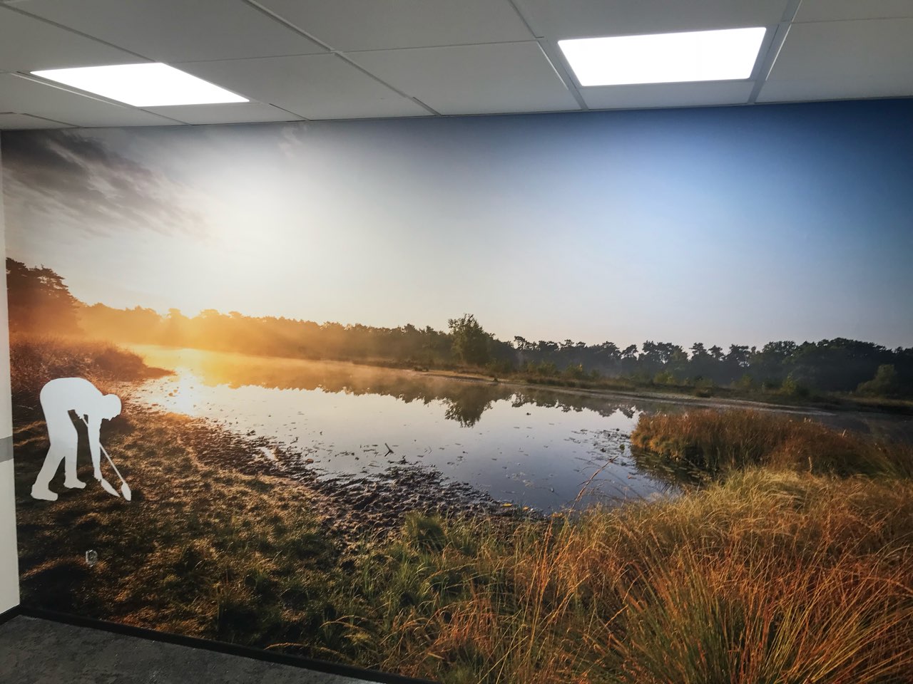 Fotobehang met een meer bij zonsondergang